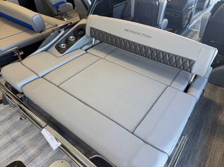 2026 Bennington 25QXSBWA - NEW DESIGN - ESP+ - Windshield - V10 425 HP!!! US-ETWS9307J526 [photo 25]